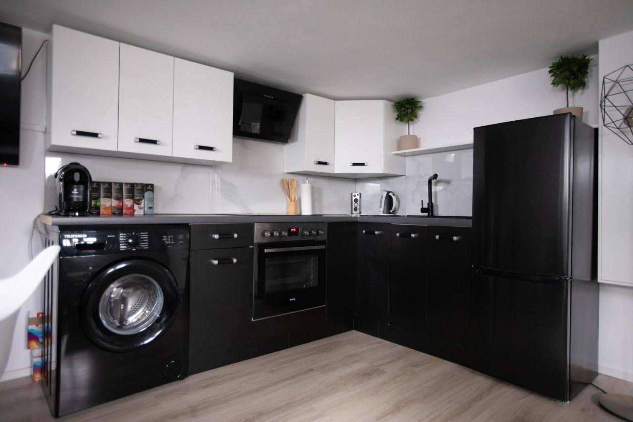 80Qm - 4 Rooms - Private Parking - Keller-Basement - Mallibase Apartments ฮันโนเวอร์ ภายนอก รูปภาพ