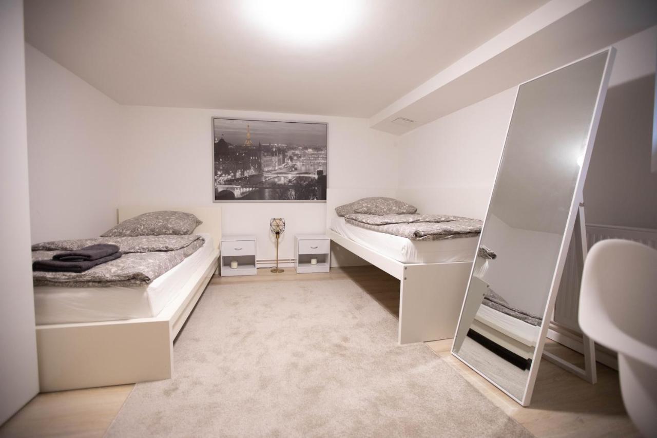 80Qm - 4 Rooms - Private Parking - Keller-Basement - Mallibase Apartments ฮันโนเวอร์ ภายนอก รูปภาพ